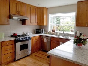 8550 135th Ave SE in Newcastle, WA - Building Photo - Building Photo