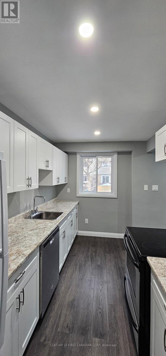 1005 Lanark Pl in Sarnia, ON - Building Photo - Building Photo