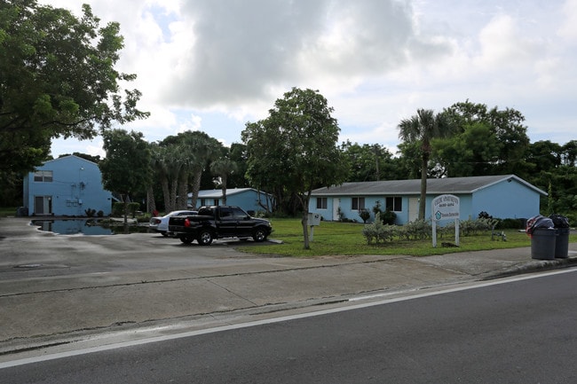 Celtic Apartments in Lake Worth, FL - Building Photo - Building Photo