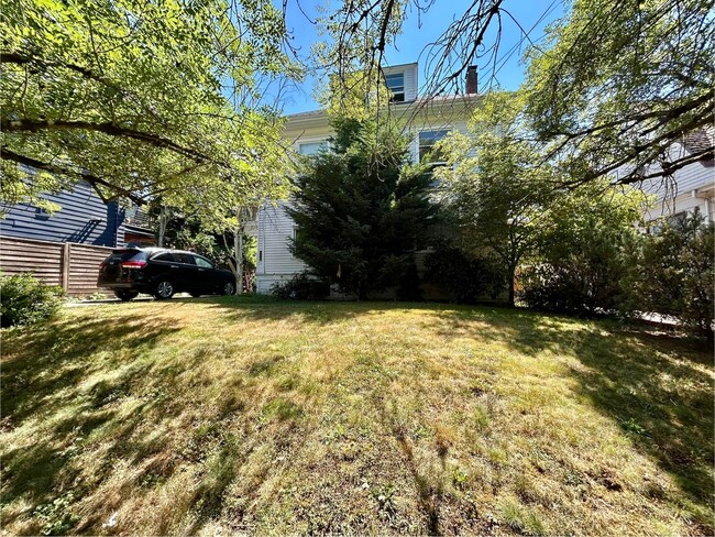 property at 1428 SE Madison St