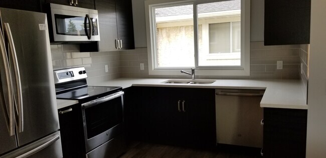 1736-1751 51 St NW in Edmonton, AB - Building Photo - Building Photo