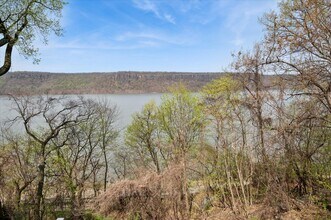 727 Warburton Ave in Yonkers, NY - Foto de edificio - Building Photo