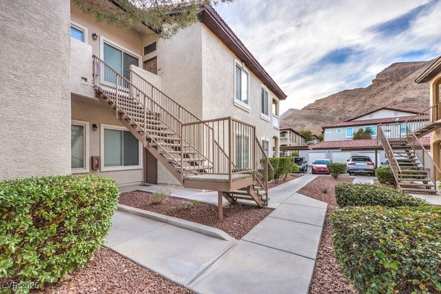 3351 Indian Shadow St, Unit 204 in Las Vegas, NV - Building Photo