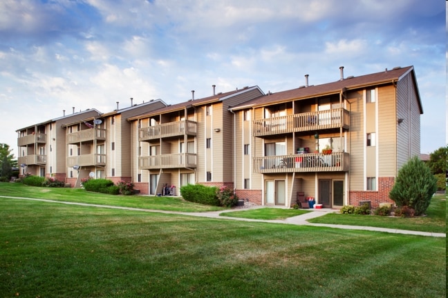 Willow Park by Broadmoor in Omaha, NE - Building Photo