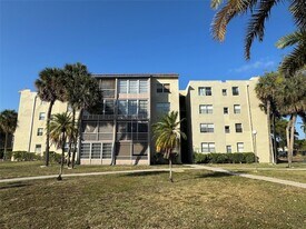 1800 N Lauderdale Ave, Unit 1307 in North Lauderdale, FL - Building Photo