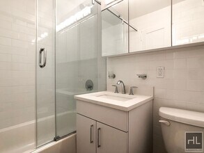 E 88th St, Unit 8C in New York, NY - Building Photo - Building Photo