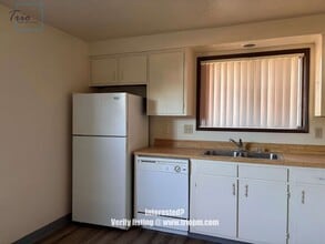 412 49th State Loop in Springfield, OR - Foto de edificio - Building Photo