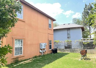 3025 Potomac Loop-Unit -#3 in Laredo, TX - Foto de edificio - Building Photo