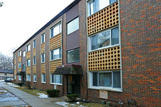 Dryden Apartments in Arlington Heights, IL - Foto de edificio - Building Photo