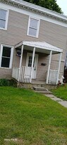 42 E Cayuga St in Oswego, NY - Building Photo