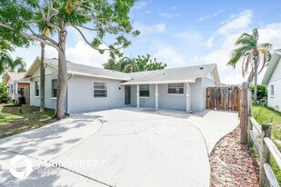 1709 Stonehaven Way in Tarpon Springs, FL - Building Photo