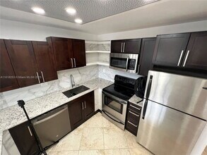2741 Taft St in Hollywood, FL - Building Photo - Building Photo