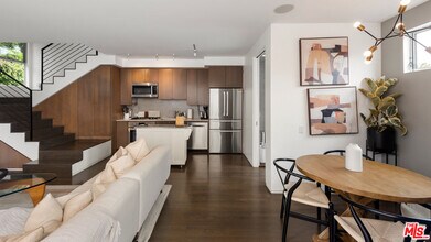 705 Sunset Ave-Unit -1/4 in Los Angeles, CA - Building Photo - Building Photo