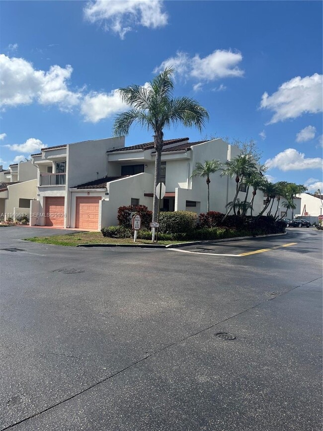 6548 Racquet Club Dr in Lauderhill, FL - Building Photo - Building Photo