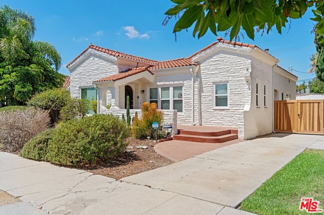 property at 337 N La Jolla Ave