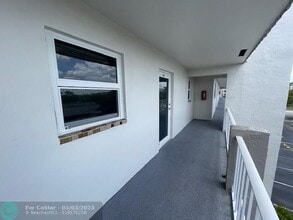 8600 Sunrise Lakes Blvd in Sunrise, FL - Building Photo - Building Photo