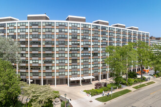 1630 Sheridan Rd in Wilmette, IL - Foto de edificio - Primary Photo