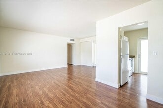 1940 Biarritz Dr in Miami Beach, FL - Building Photo - Building Photo