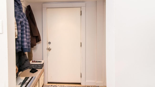 11291 E Shore Dr in Whitmore Lake, MI - Building Photo - Building Photo