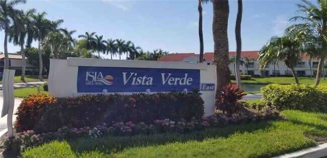 6047 Bahia Del Mar Blvd S in St. Petersburg, FL - Building Photo - Building Photo