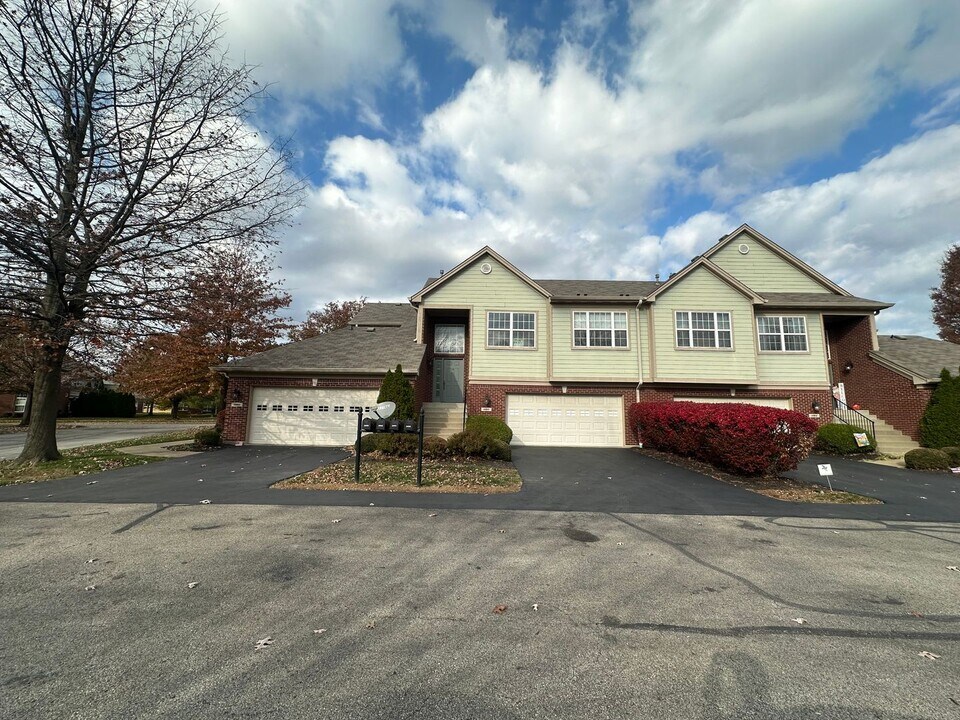 5002 Kames Square in Louisville, KY - Building Photo