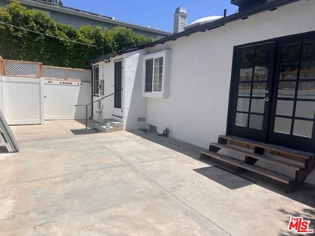 4715 Camellia Ave in Los Angeles, CA - Building Photo - Building Photo