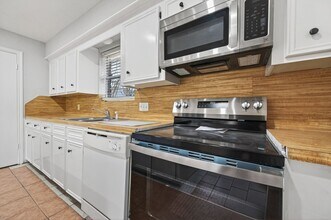 6102 Crakston St in Houston, TX - Building Photo - Building Photo