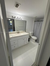 8353 Lake Dr, Unit 107 in Doral, FL - Building Photo - Building Photo