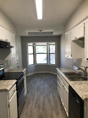 829 Crestview Dr in Burleson, TX - Building Photo - Building Photo