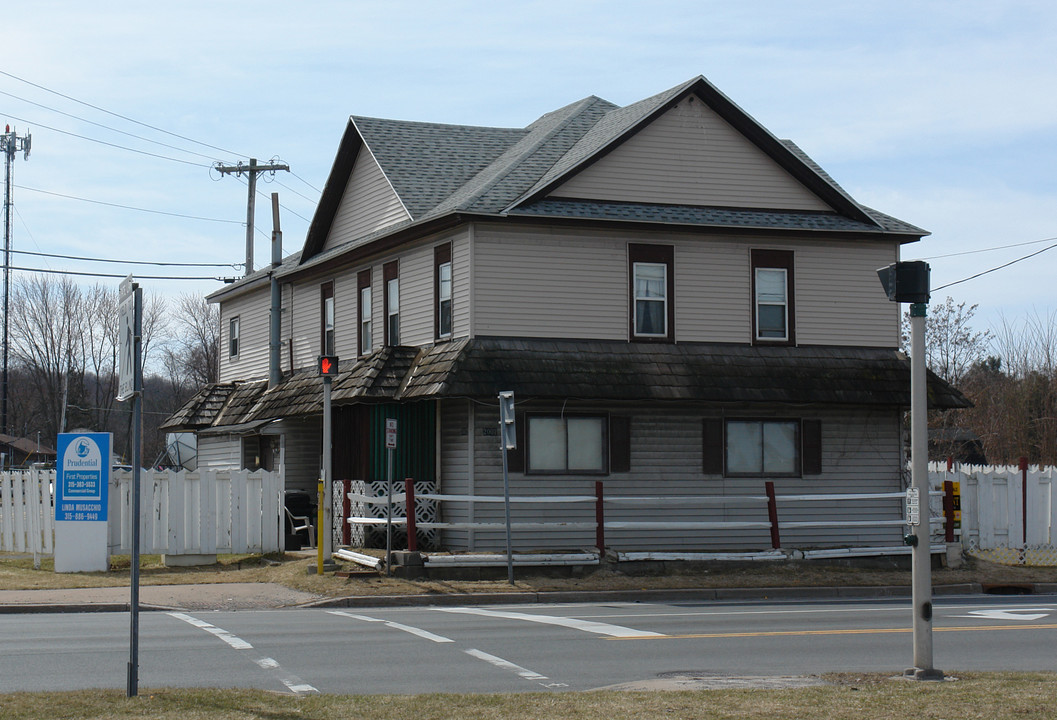 2007 W Genesee St in Oneida, NY - Building Photo