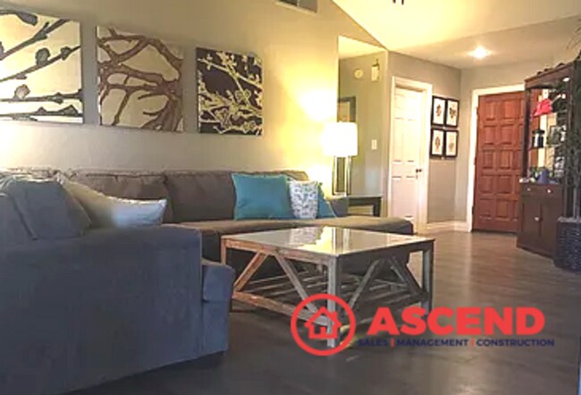 7613 Carabina Ct in Bakersfield, CA - Building Photo - Building Photo