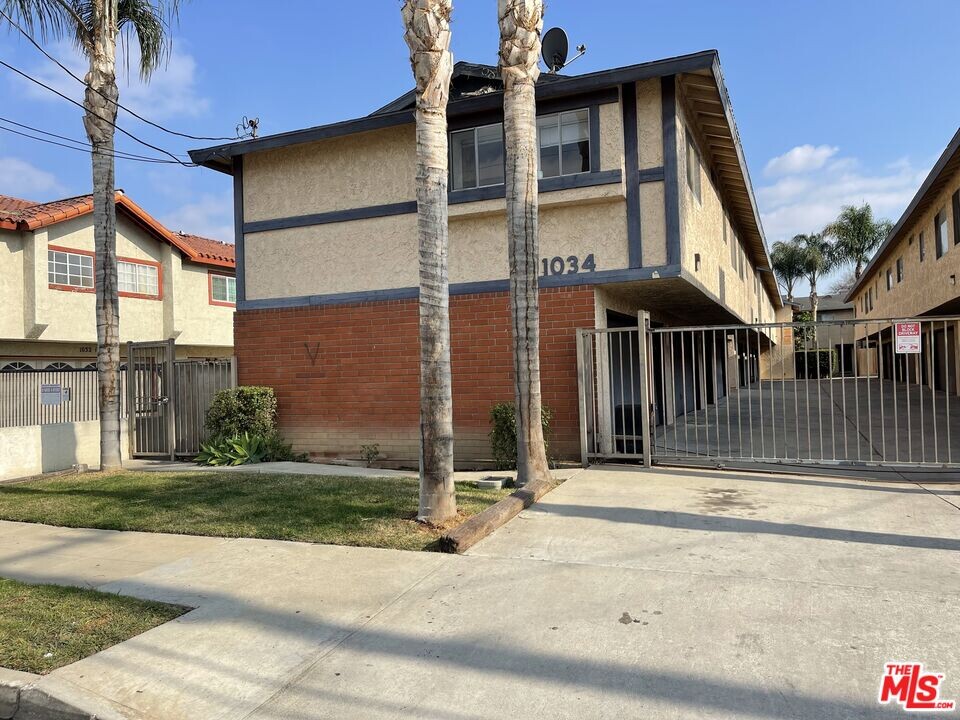 1036 Carob Way in Montebello, CA - Building Photo