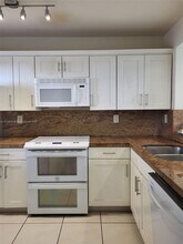 10155 NW 9th St Cir in Miami, FL - Building Photo - Building Photo