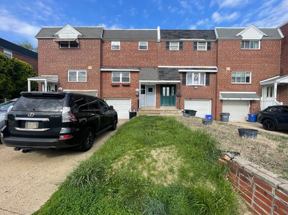 3343 Fairdale Rd in Philadelphia, PA - Building Photo
