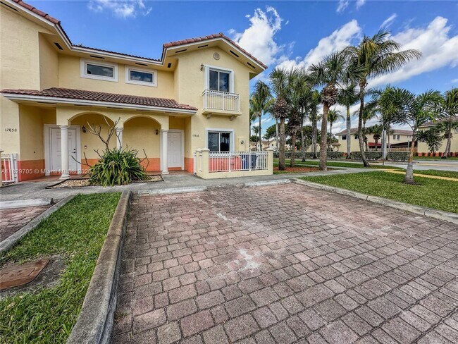 17866 NW 74th Ct in Hialeah, FL - Building Photo - Building Photo
