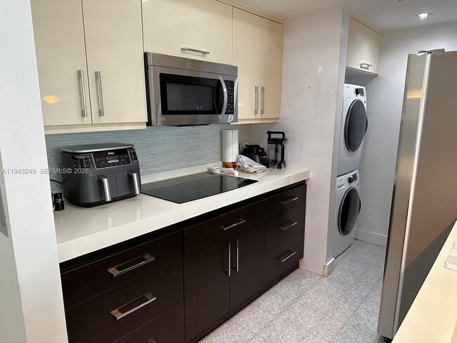 property at 2000 N Bayshore Dr