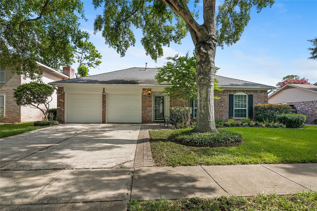 12642 Westmere Dr in Houston, TX - Building Photo