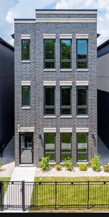 5006 S Prairie Ave, Unit Unit 2 in Chicago, IL - Building Photo