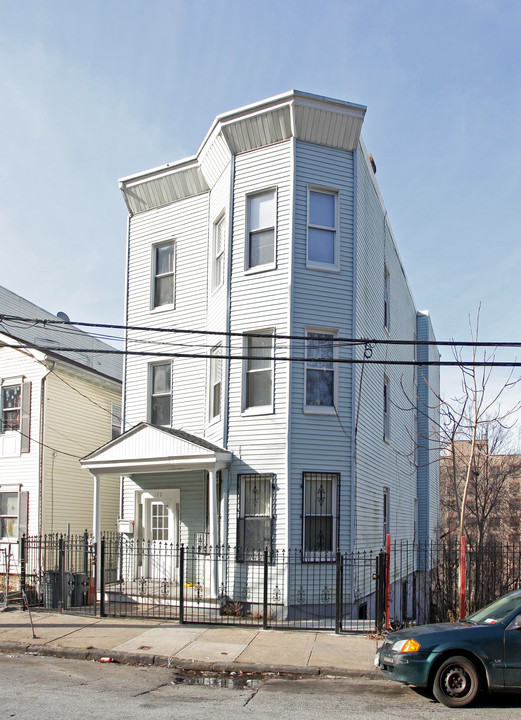 127 Stanley Ave in Yonkers, NY - Foto de edificio