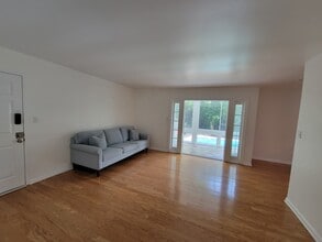 1445 Monroe Dr NE, Unit C46 in Atlanta, GA - Building Photo - Building Photo