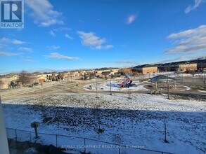 205 Thames Wy in Hamilton, ON - Building Photo - Building Photo