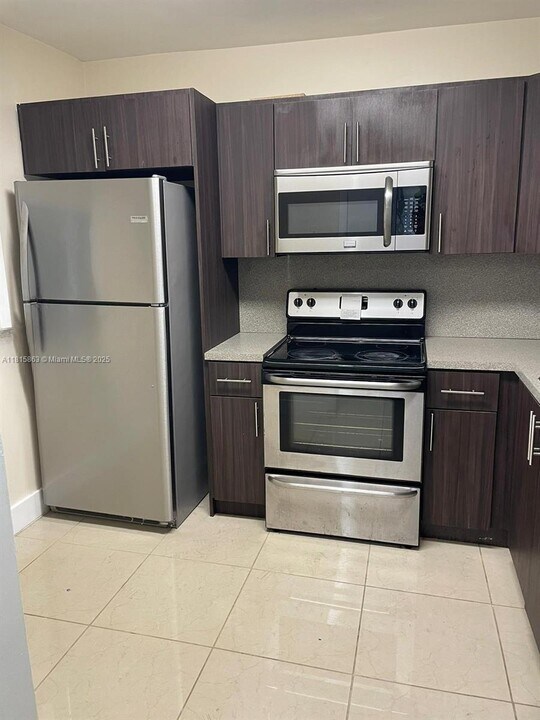 5120 SW 40th Ave in Fort Lauderdale, FL - Building Photo