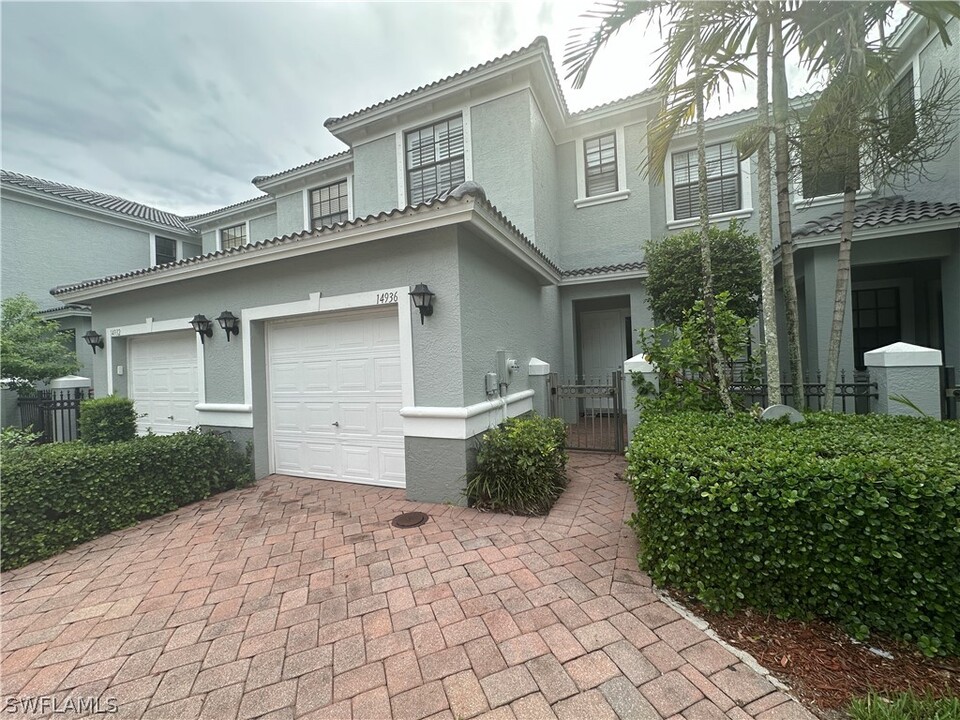 14936 Summit Pl Cir in Naples, FL - Building Photo