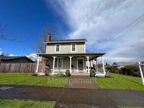 1745 College St in Philomath, OR - Building Photo - Building Photo