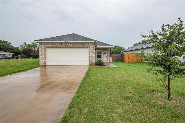 716 S Rusk Ave in Alvarado, TX - Building Photo