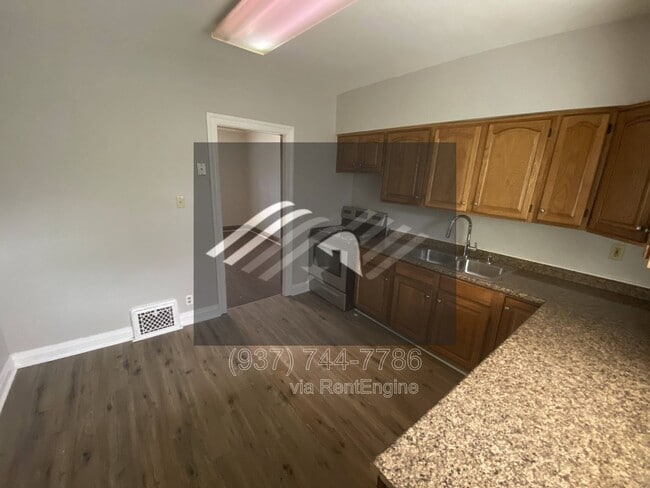 500 W Parkwood Dr in Dayton, OH - Building Photo - Building Photo