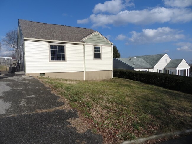 102 Polk St in Radford, VA - Building Photo - Building Photo