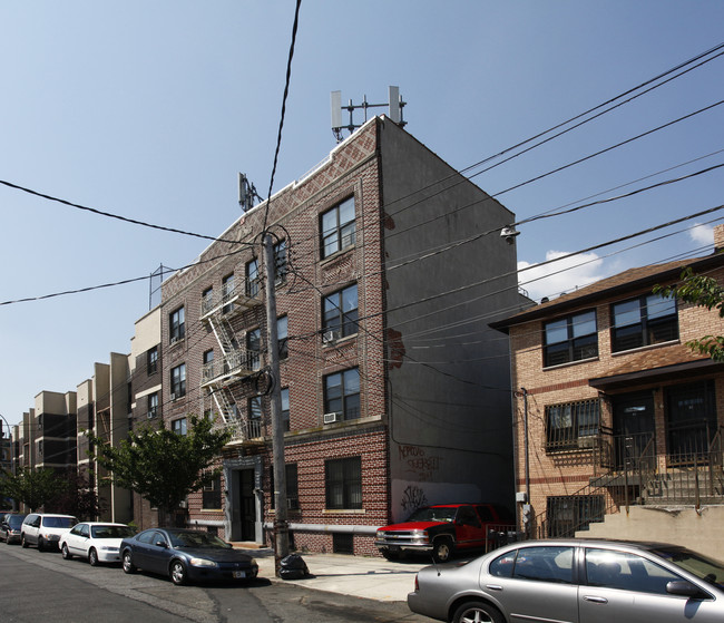 270 Van Siclen Ave in Brooklyn, NY - Building Photo - Building Photo