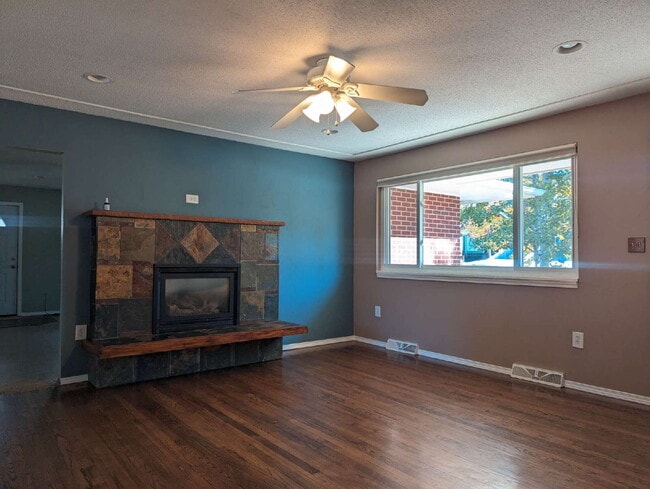 305 Cottonwood Ct