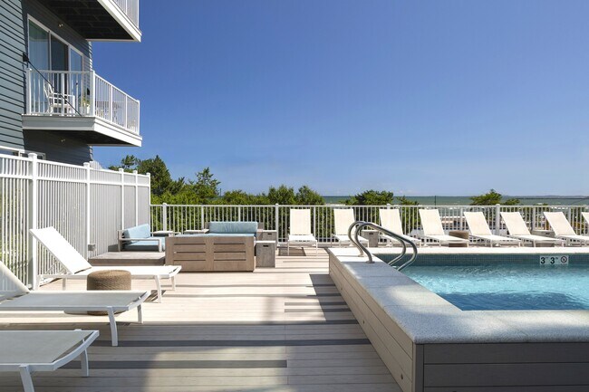 Ocean 650 in Revere, MA - Foto de edificio - Building Photo